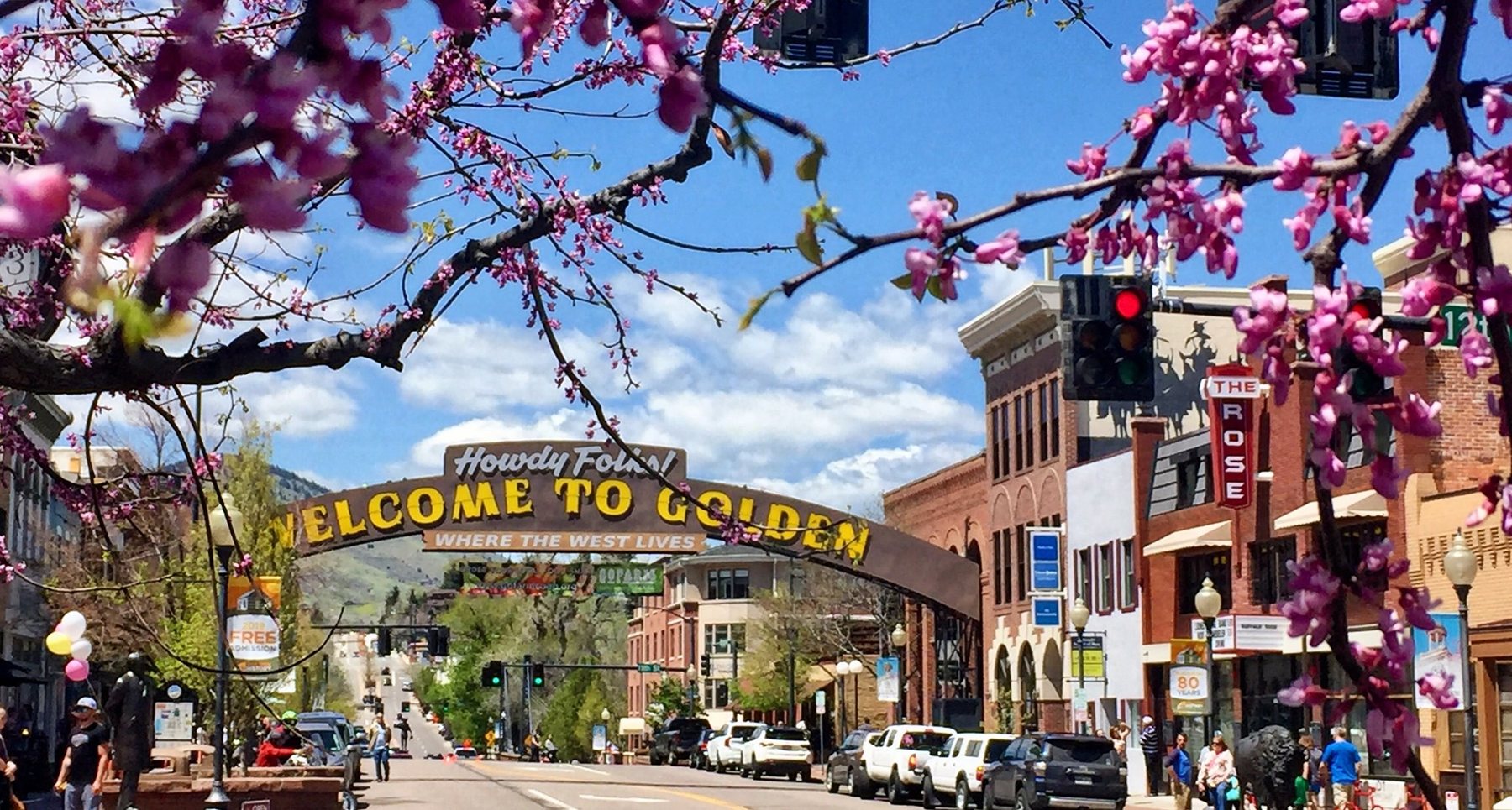 The Howdy Folks! Welcome to Golden arch over Washington Avenue
